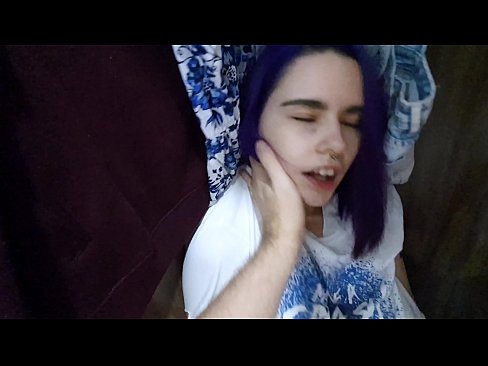 ❤️ Nire ahizpa armairuan aurkitu eta lagundu zion esperma ❤️❌ Porno %eu.sex78.ruan ﹏